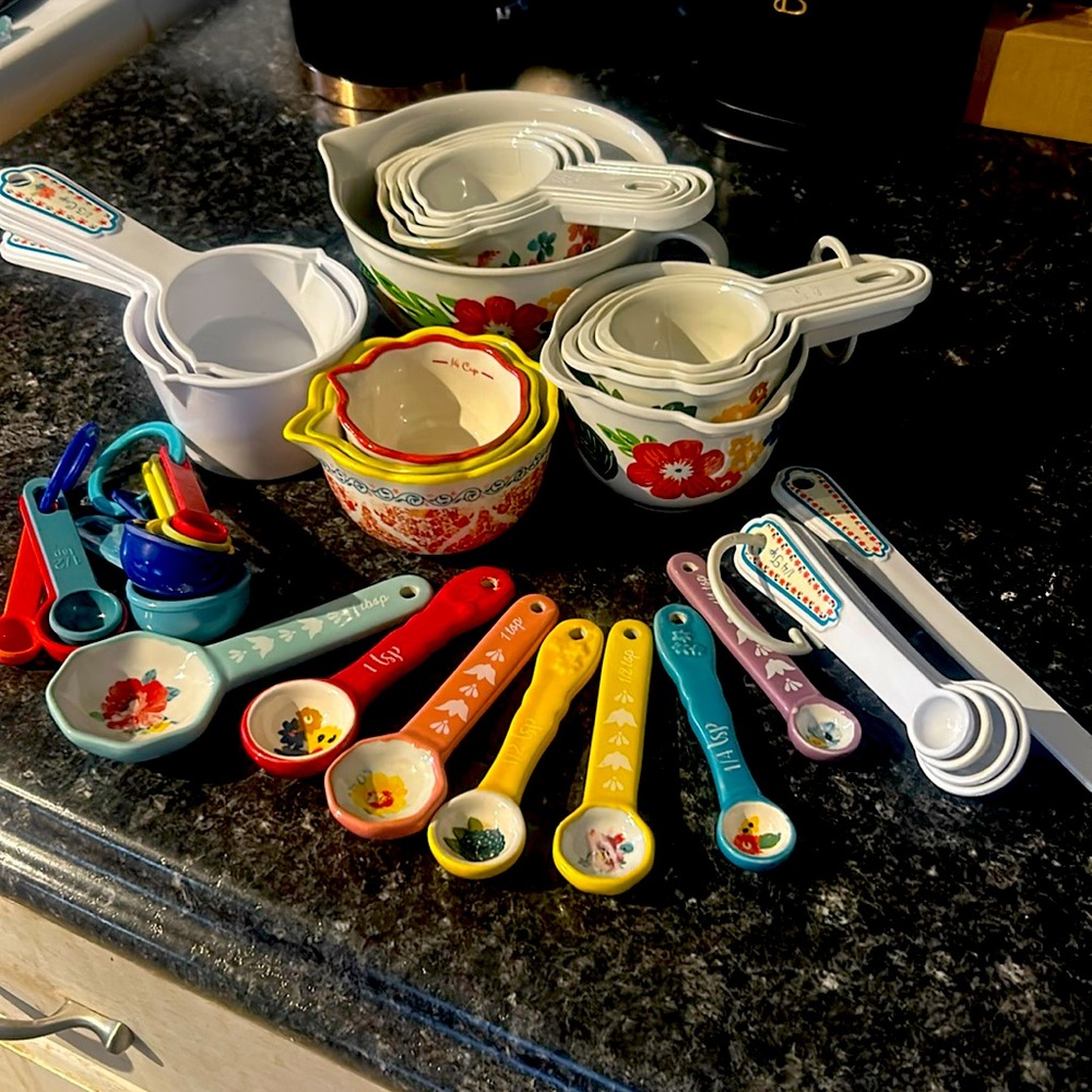 Pioneer woman measuring utensils